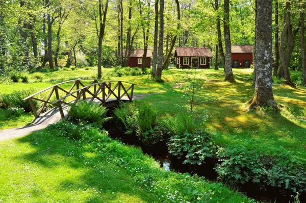 Curb Appeal Sells Houses,John Minnis