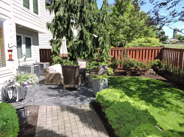 Landscaping: Neat and well-maintained lawns, tri,John Minnis