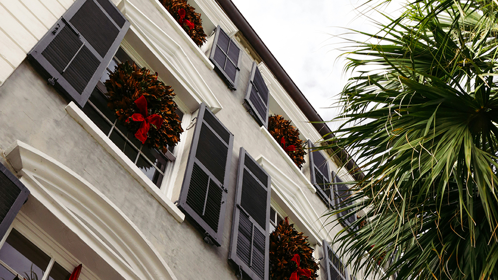 historic home facade in Charlestion, SC