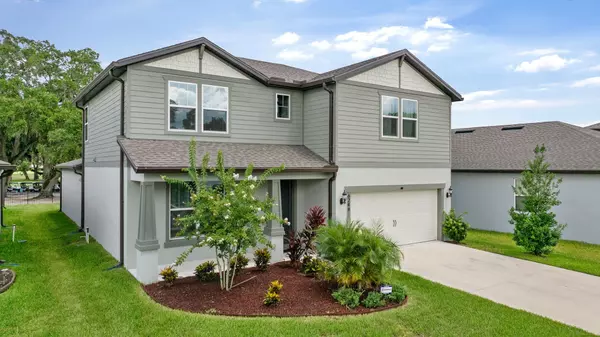 6248 Bradford Woods Dr in Zephyrhills, FL - Listed by Royce Williams