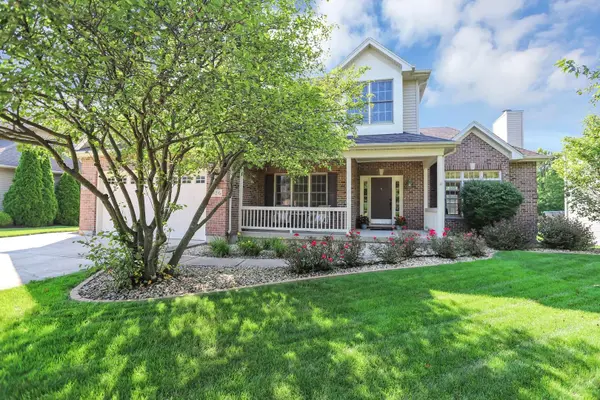 Discover Your Dream Home in Yorkville: 926 Heartland Dr Awaits!,Sarah Leonard