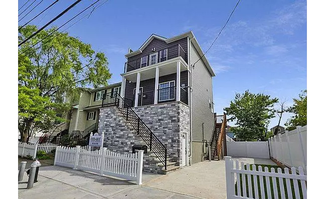 Staten Island, NY 10306-5938,612 Hunter Ave