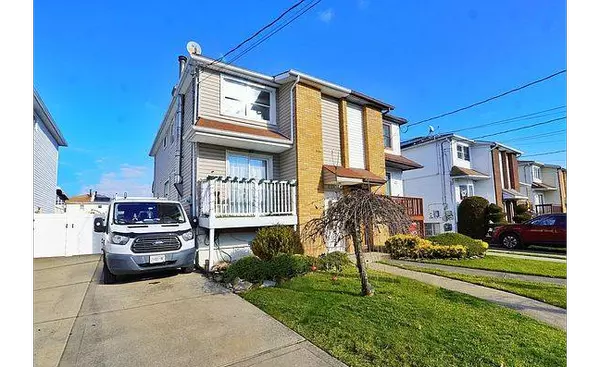 219 Slater Blvd, Staten Island, NY 10305-3239