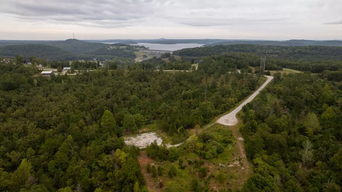 Building spot on 5 acres012