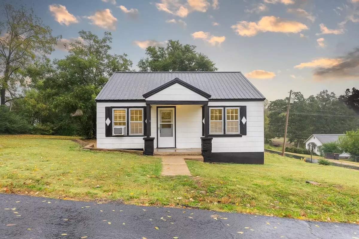 Home in Town in Alton Missouri01