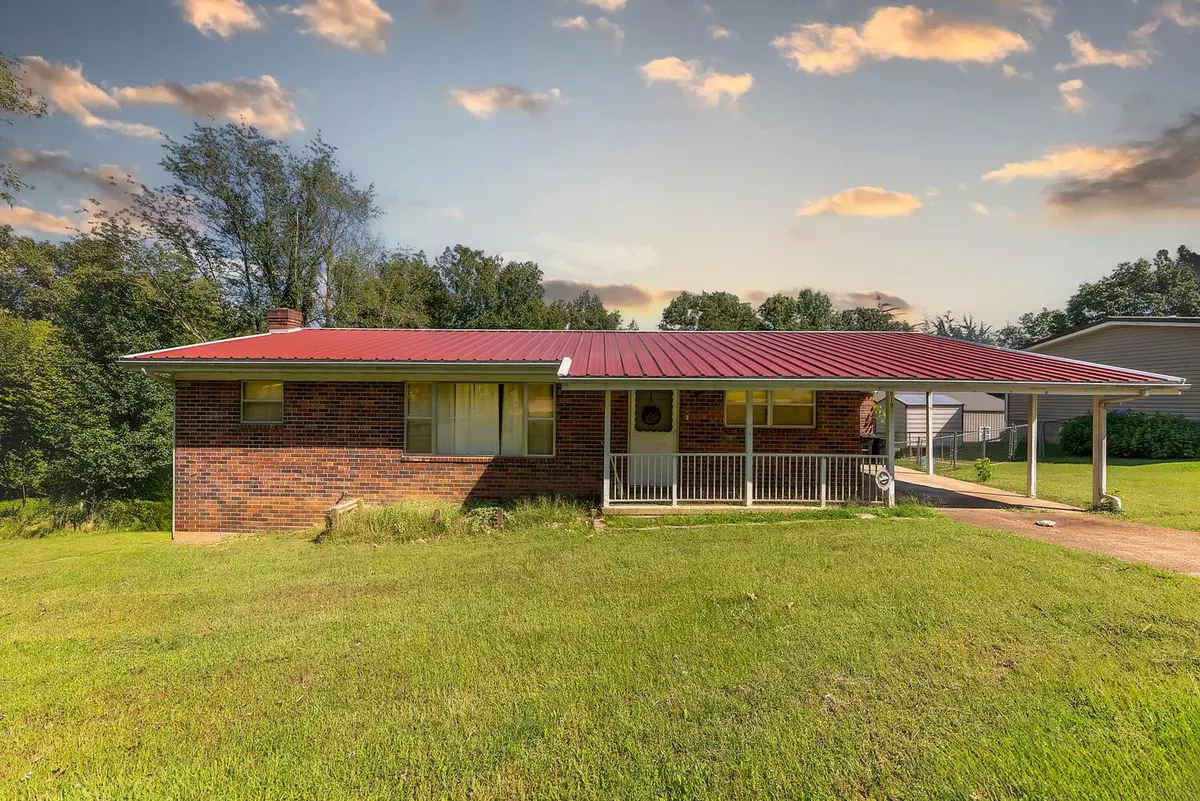 Home in Town in Thayer Missouri1