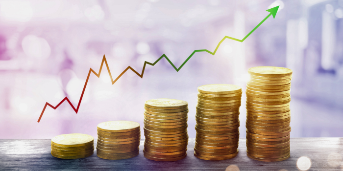 Image of coins stacked from small to large, illustrating the power of compounding as small investments grow gradually into significant wealth over time.