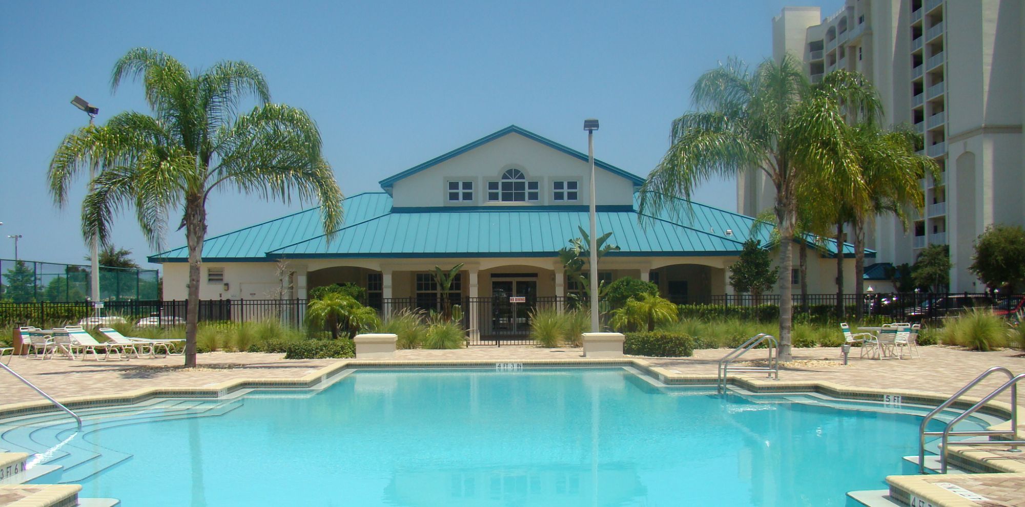 Harbor Pointe Pool Clubhouse