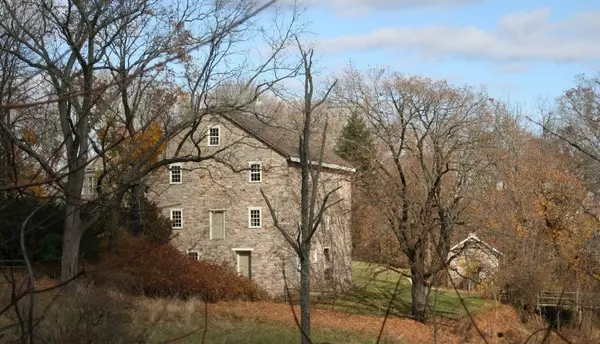 BUYING A STONE HOUSE: Deciphering the clues,Mercedes Hayes