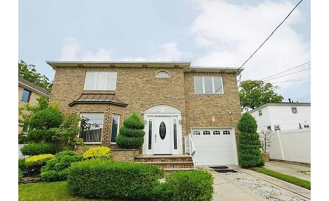 93 Elmbank St, Staten Island, NY 10312-6022