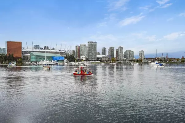 Discover Urban Living at Its Finest: Fully Furnished Condo in Vancouver's Olympic Village,Katie Van Nes
