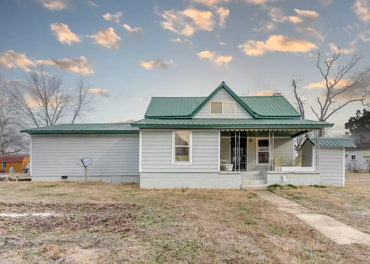 Farm House and Acreage for Sale in Taney County1