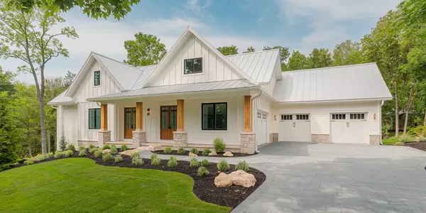 a-light-and-bright-photo-of-a-modern-house-nestled-DbdUq5-eSNWleErCR5oP5w-2UIIkg7bTtOSZwgR6vOu7g