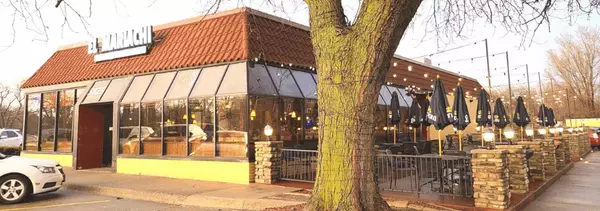 Forks and Flavors: Exploring Johnston's Top Dining Spots,Peter Jones