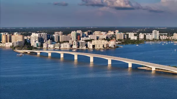 Proximity to Tampa and Orlando: Day Trips and Weekend Getaways from Sarasota,Adam Miller