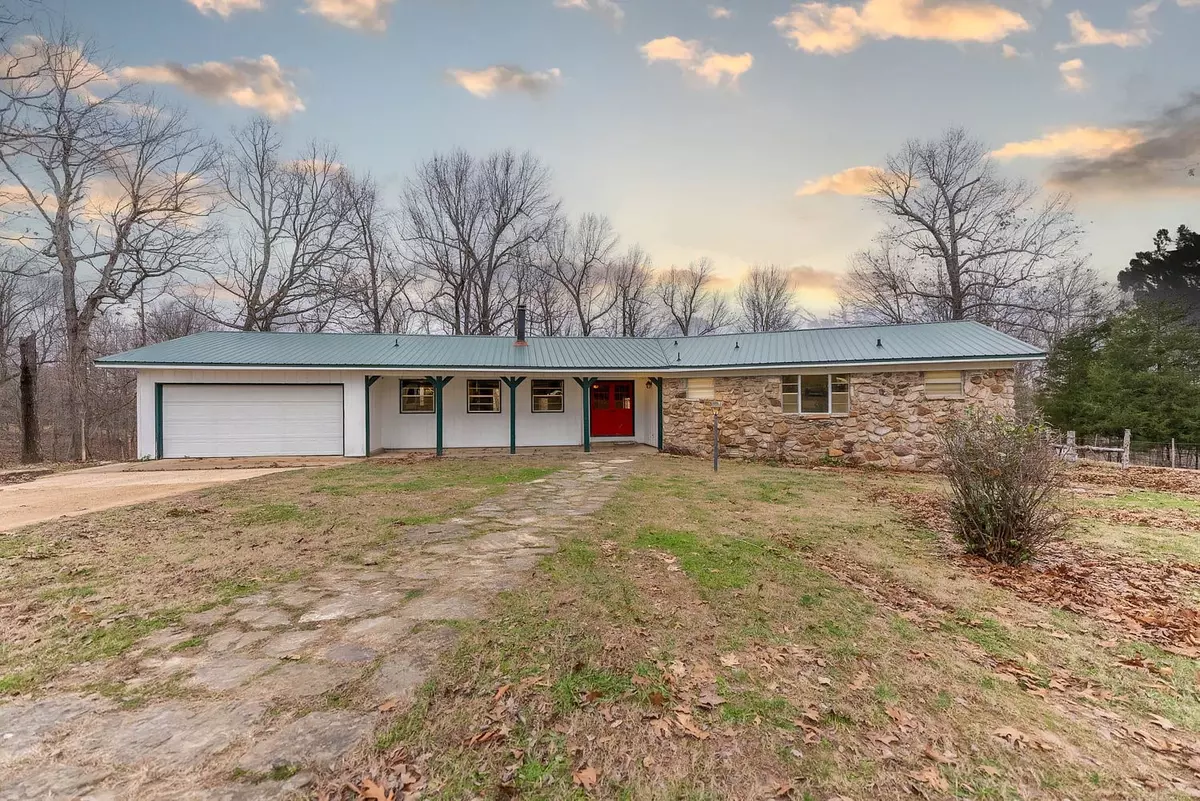 Ozarks Farm_ 117 Acres, 4BR Home, New Updates000