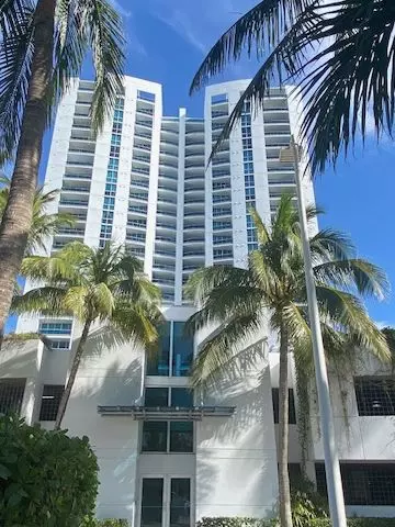 feature image of Oceanfront Aquazul Lauderdale-By-The-Sea