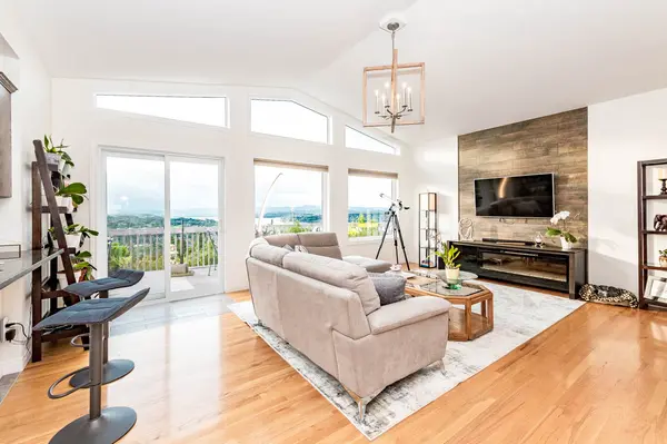 House Hacking: Buy with Friends,Shawn Tucker