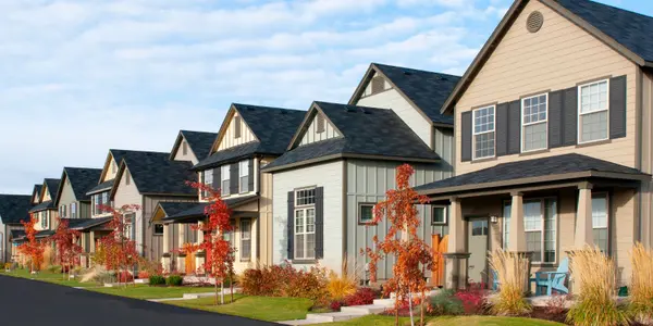 Factors Influencing House Prices: The Role of Location, Amenities, and Market Trends in Victoria,Mitch McMichael