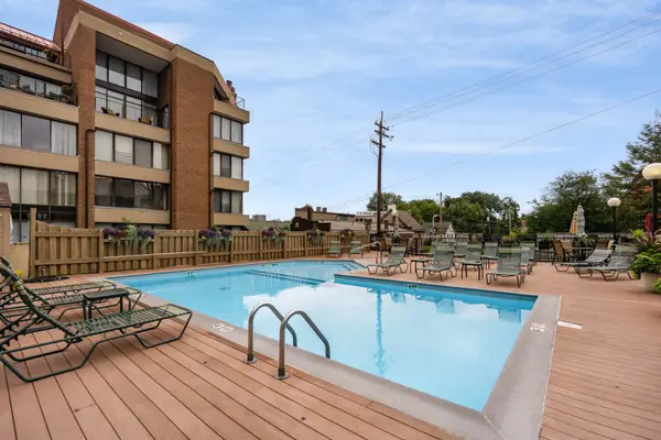 Riverside Terrace: Pool