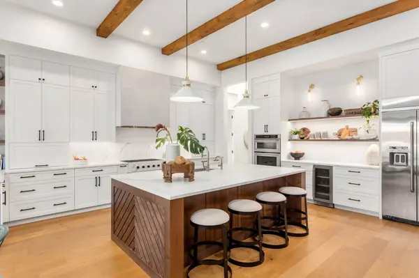modern-kitchen-with-boho-touches