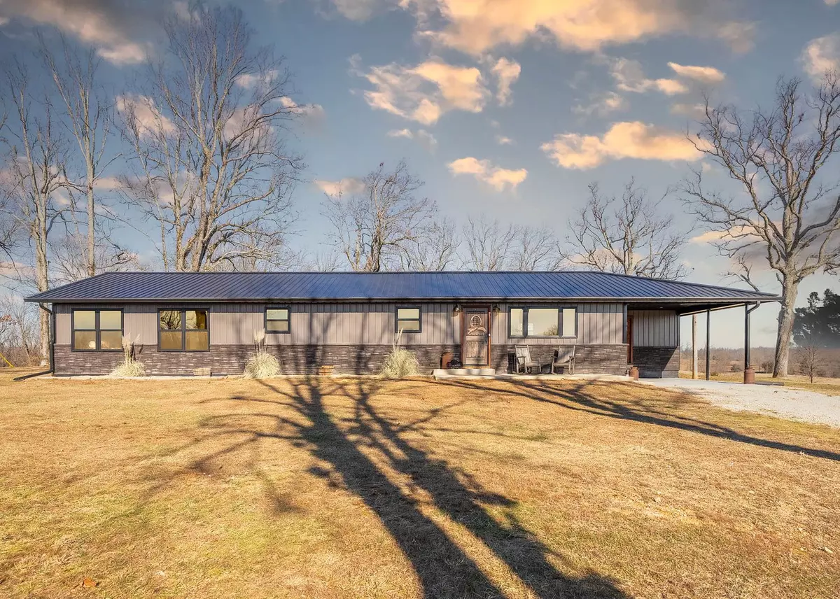 Ranch and Home for Sale in the Missouri Ozarks13