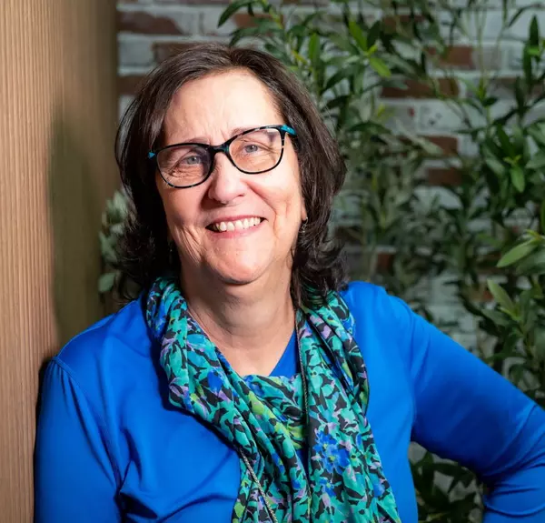11-web-or-mls-linda-stewart-headshots-relocation-video
