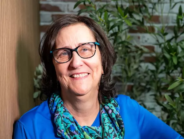 11-web-or-mls-linda-stewart-headshots-relocation-video