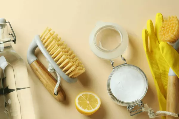 5 Natural Cleaning Solutions You Can Make at Home (That Actually Work!),Khoa Le