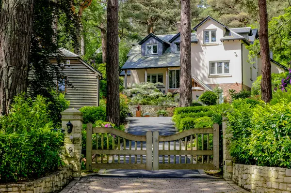 How do you define a luxury homes?,James W Hooker