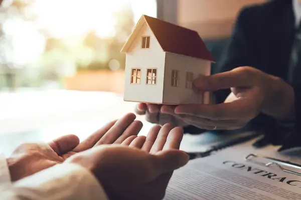Factors that affect the housing market,Christina Sparks