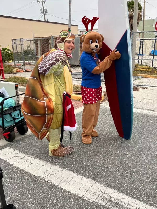 Surfing Santas 2024
