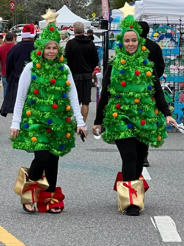 Surfing Santas 2024