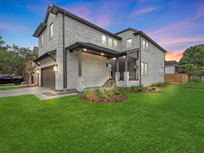 Discover Your Dream Home at 5125 Chestnut St, Bellaire, TX: A Perfect Blend of Style and Functionality