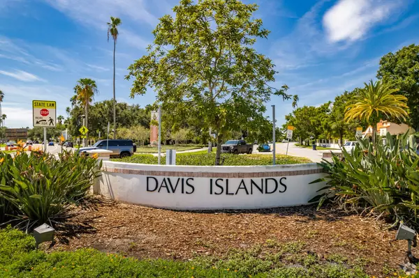 feature image of Living in Davis Islands: A Hidden Gem for Luxury Homebuyers