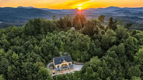 feature image of 258 Bodges Ln, Hendersonville, NC