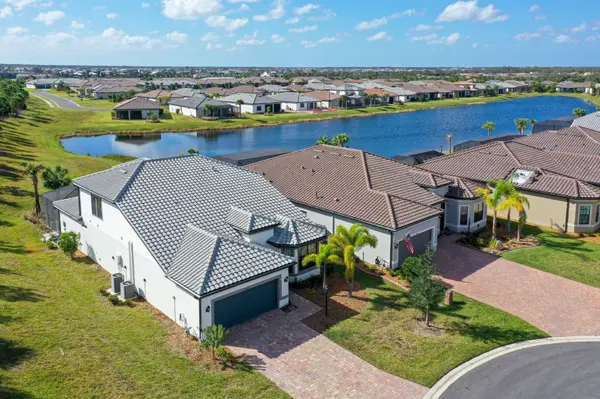 A Rare Opportunity in Del Webb Lakewood Ranch: Spacious & Luxurious 3-Bedroom Home with Private Pool,Adam Miller