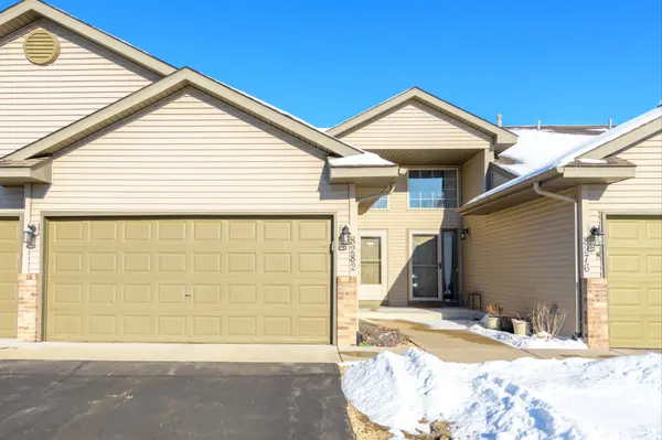 Well Kept 3BR/2BA Otsego Townhome,Chuck Carstensen