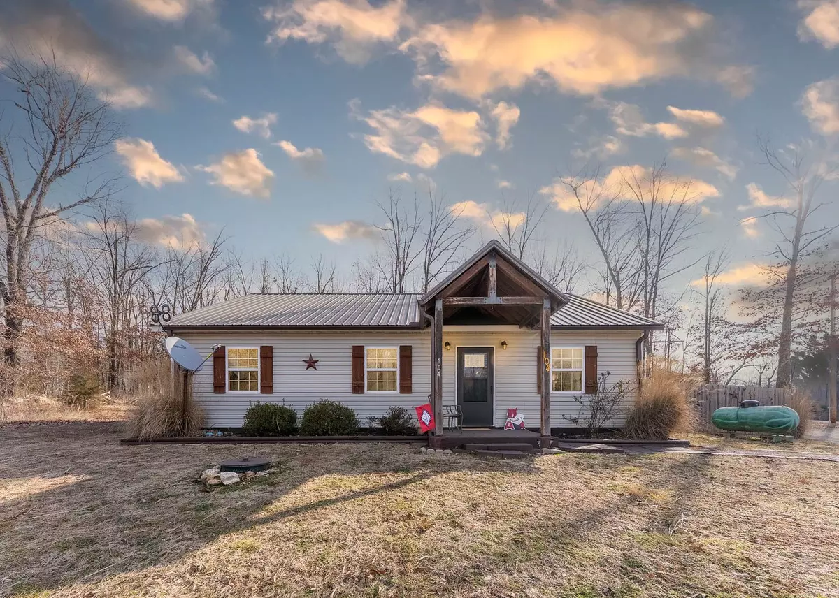 Country Home for Sale in the Arkansas Ozarks1