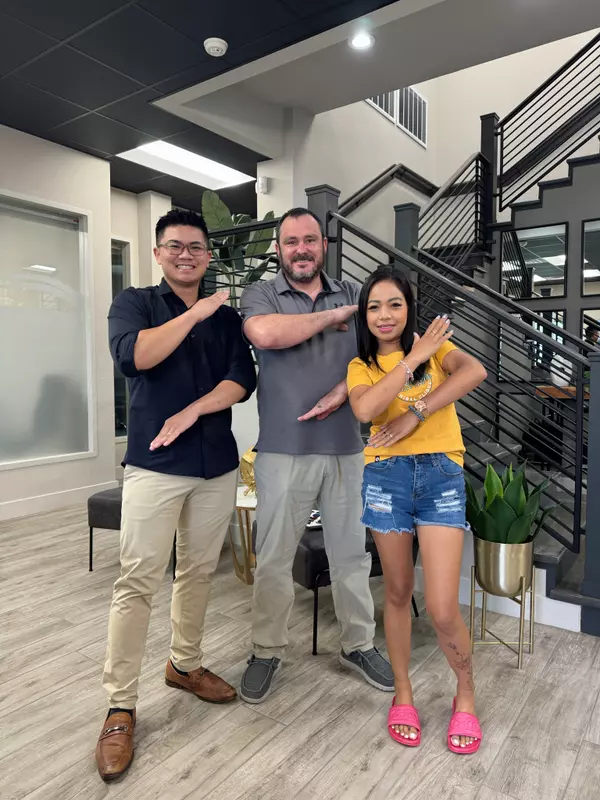 Richard & Sharpline purchasing their home with the unparalleled team.