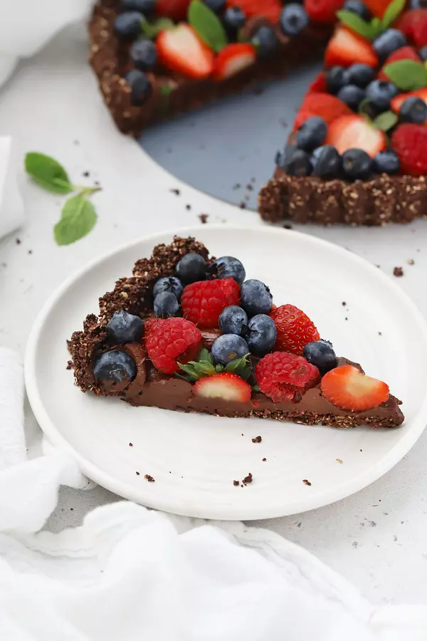 No-Bake Chocolate Berry Tart (Gluten Free & Vegan!)