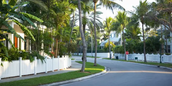Guía Detallada de Diferentes Vecindarios en Florida: Encuentra Tu Lugar Ideal,Martha Lopez