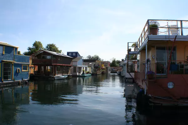 Relocating to Greater Victoria: The Family Perspective,Peter Pfann