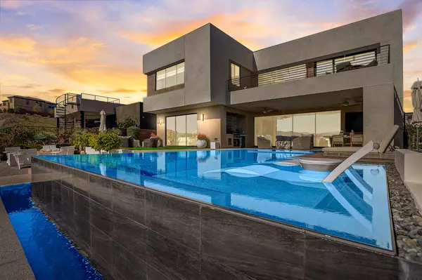 Las Vegas Luxury Home market is booming in 2025