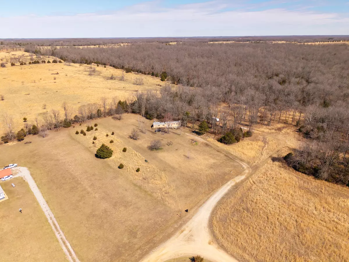 Home and 3 acres for sale in Howell County1