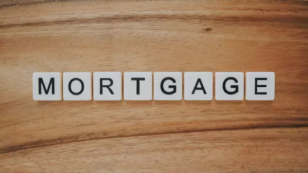 Should You Work with a Mortgage Broker or Go Directly to the Bank?