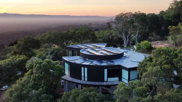 feature image of Los Altos, CA: Silicon Valley&#39;s Exclusive Woodland Haven - A Comprehensive Guide