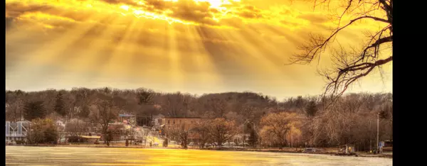 Ice Out Alert! Spring Has Arrived in Lake Geneva – Your Dream Home Awaits!,Kim & Joel Reyenga