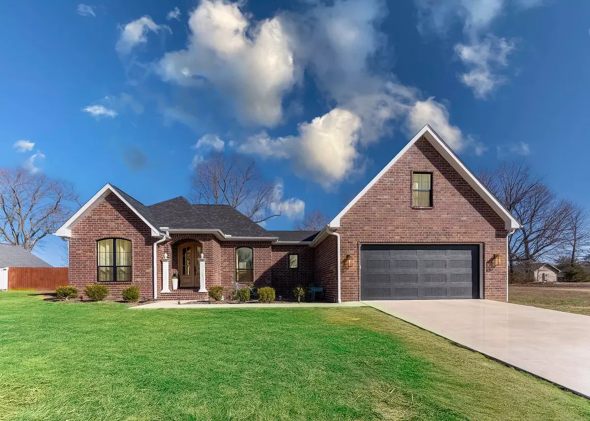 Home in Town in Baxter County, Arkansas1