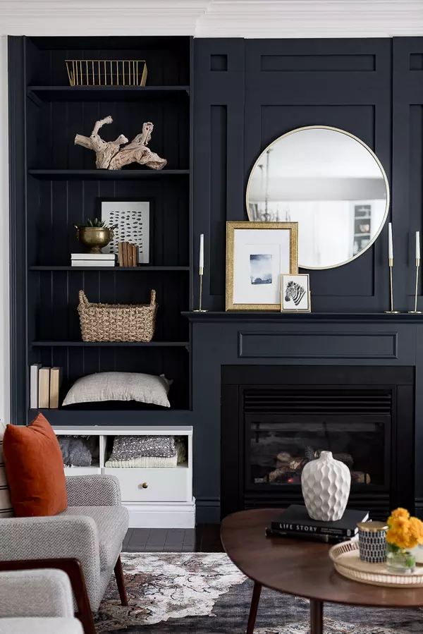 blackbuiltinshelvesinlivingroomcraftberrybush.com_